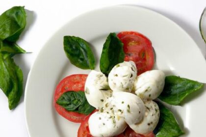 Fresh Mozzarella & Basil: The Classic Caprese Salad Delight