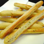 Golden Garlic Breadsticks: A Crispy, Flavor-Packed Recipe