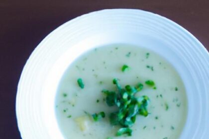 Creamy Vegan Leek and Potato Soup: Comfort in a Bowl