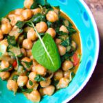 Hearty Chickpea Spinach Curry: A Nutritious Flavor Boost